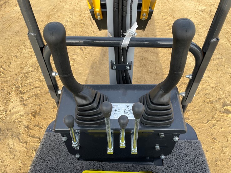 #1044-•-new-ats-d12d-mini-excavator-image-13