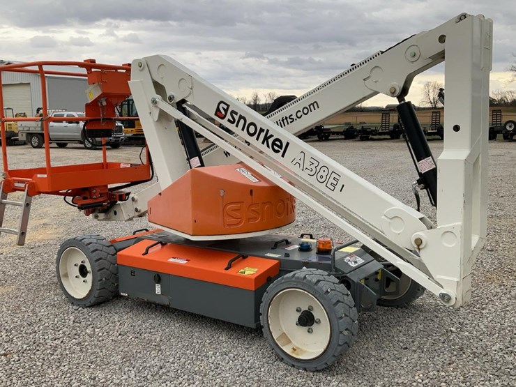 #309-•-2019-snorkel-38'-articulating-lift-image-2