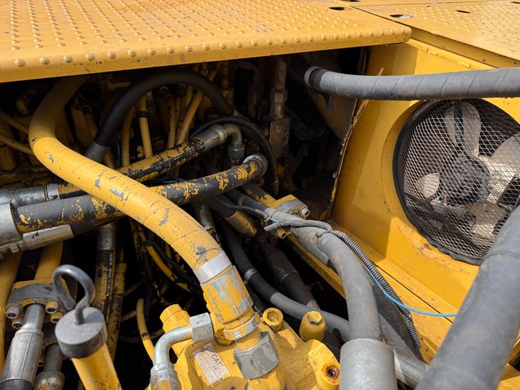 caterpillar-330d-image-70