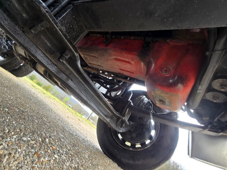 2012-freightliner-m2-106-image-47