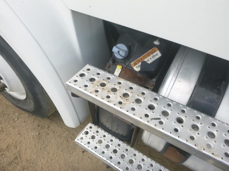 2012-freightliner-m2-s/a-truck-tractor-image-24