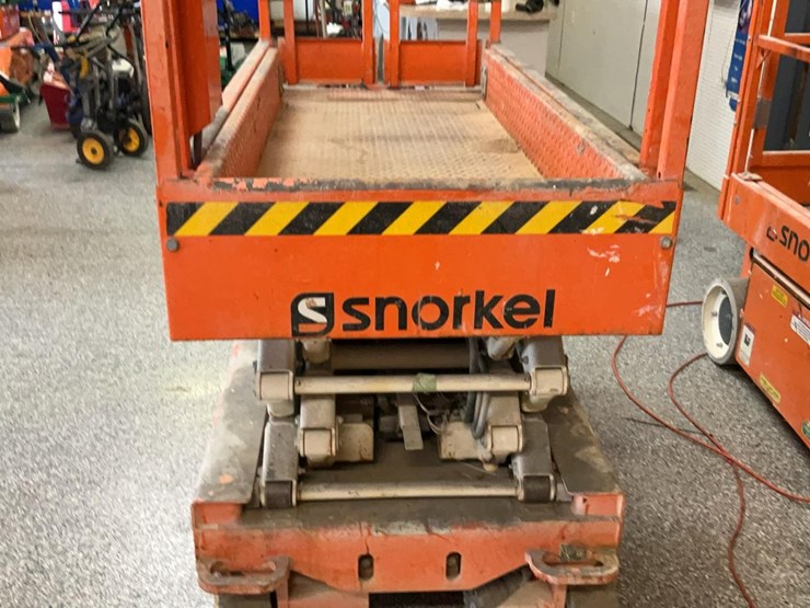 #423-•-2019-snorkel-19'-scissor-lift-image-16
