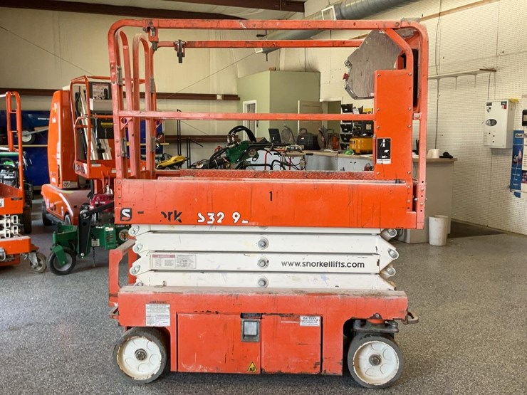 #408-•-2017-snorkel-19'-scissor-lift-image-1