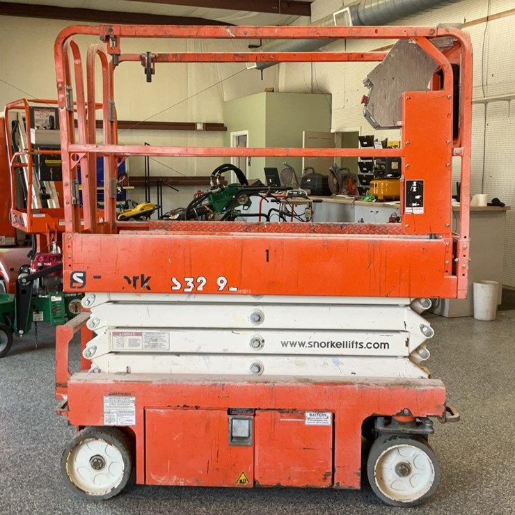 #408 • 2017 Snorkel 19' Scissor Lift