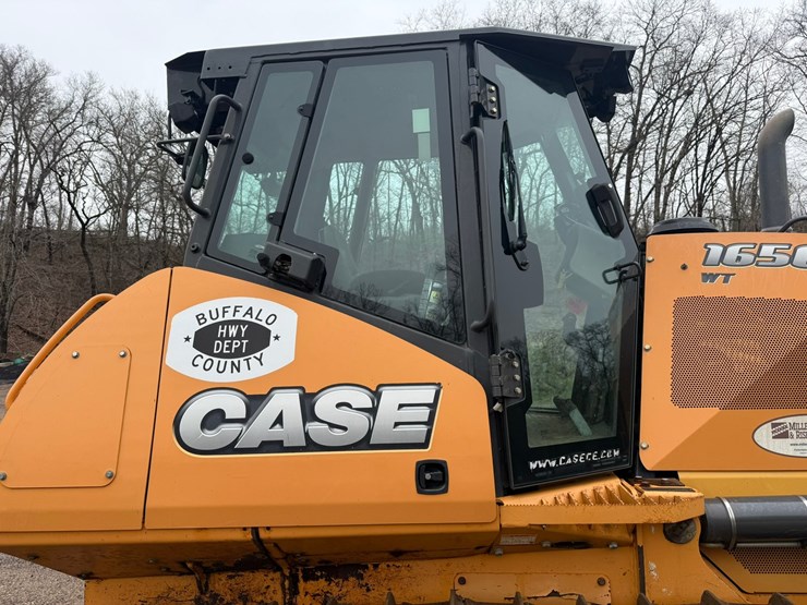 2016-case-1650m-image-41