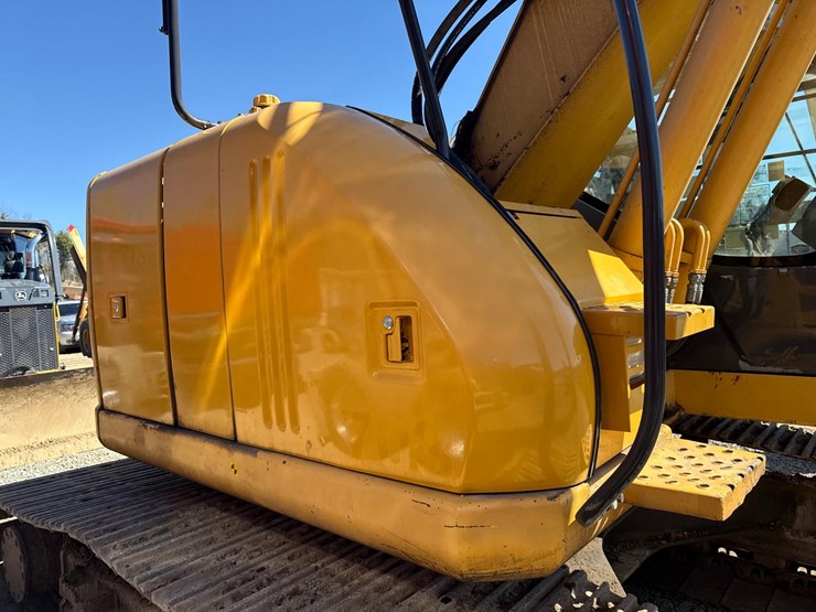 2009-deere-225-lc-image-38