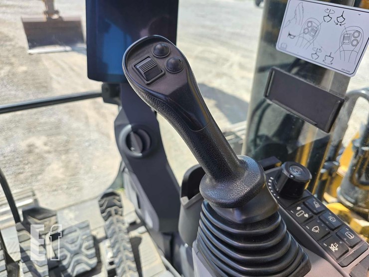 2020-caterpillar-326-image-16