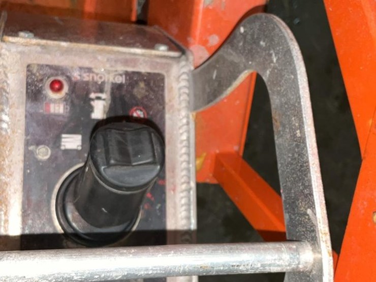 #403-•-2017-snorkel-26'-scissor-lift-image-22