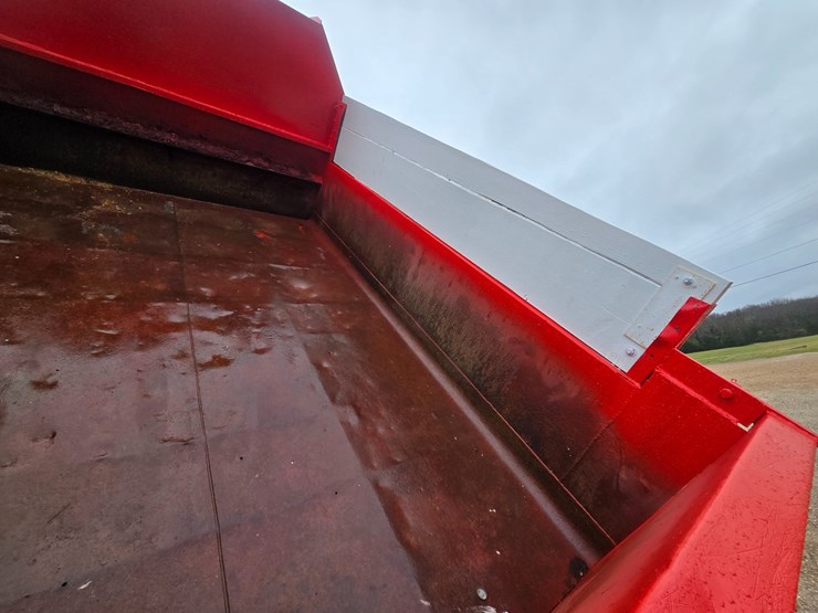 2012-freightliner-m2-106-image-61