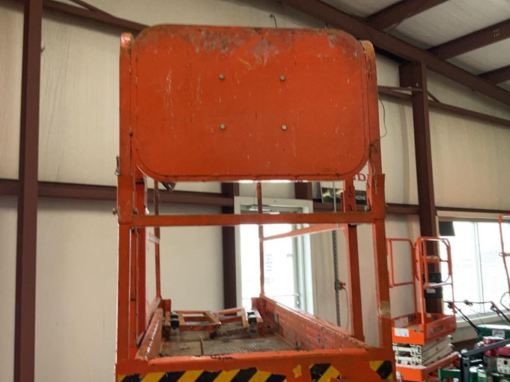 #404-•-2019-snorkel-26'-scissor-lift-image-17