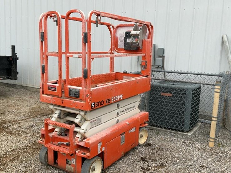 #414-•-2019-snorkel-19'-scissor-lift-image-6