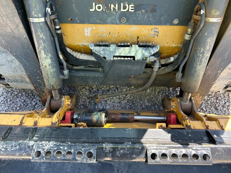 2019-deere-317g-image-10