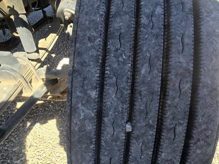 2016-peterbilt-579-image-35