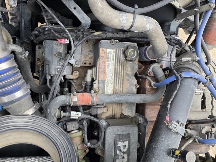 2017-peterbilt-348-image-33