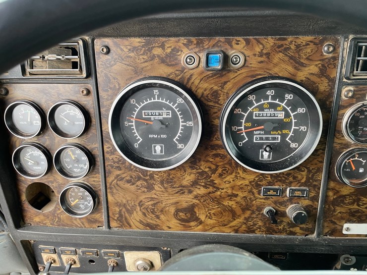 1997-kenworth-t800-image-42