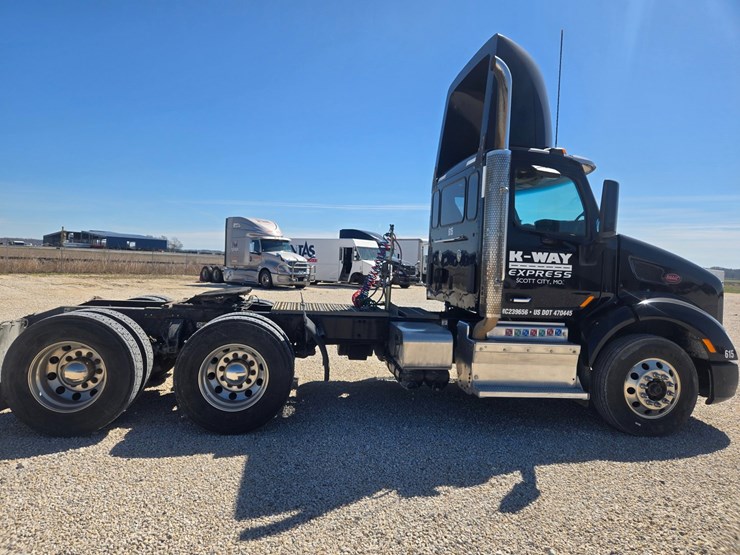 2016-peterbilt-579-image-18