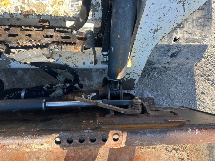 2017-bobcat-t550-image-56