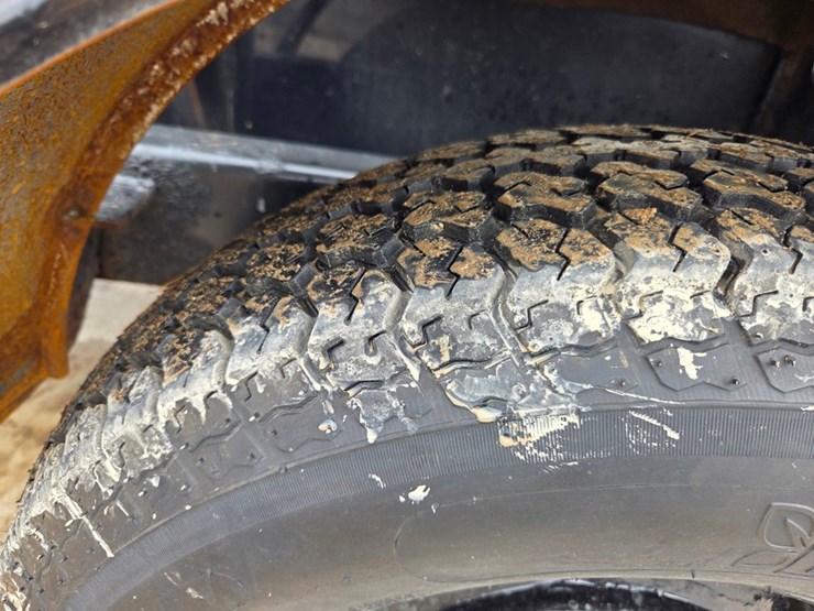 2011-caterpillar-xq20-image-37