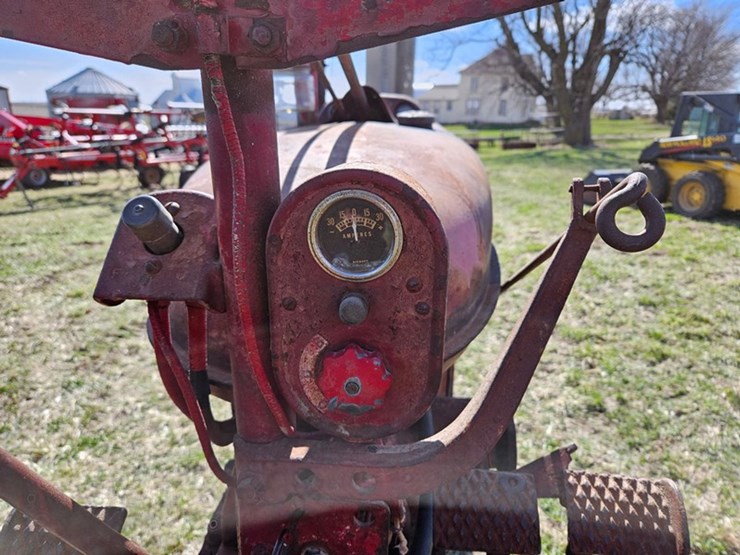 #526-•-farmall-h-tractor-image-22