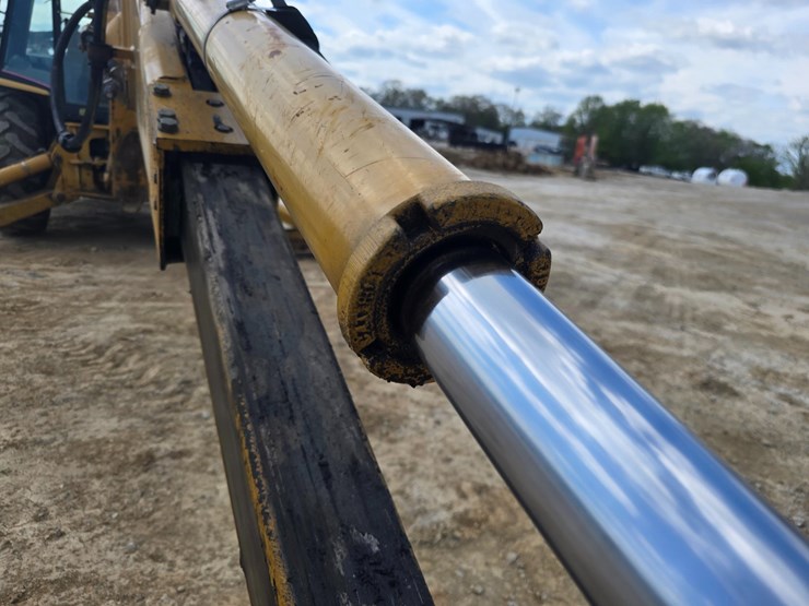 2005-caterpillar-420d-image-69