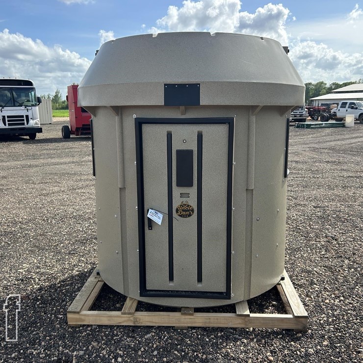 UNCLE DAN'S HITMAN DEER STAND
