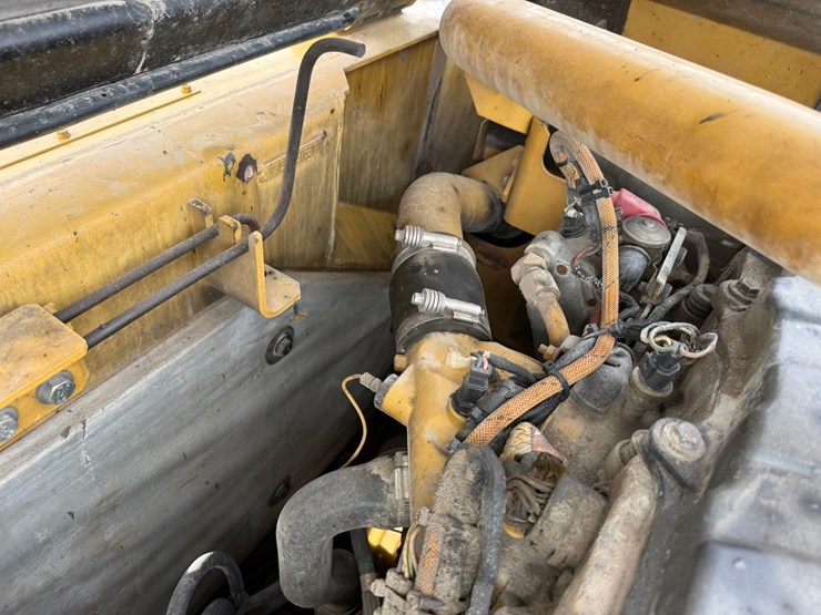 caterpillar-330d-image-88