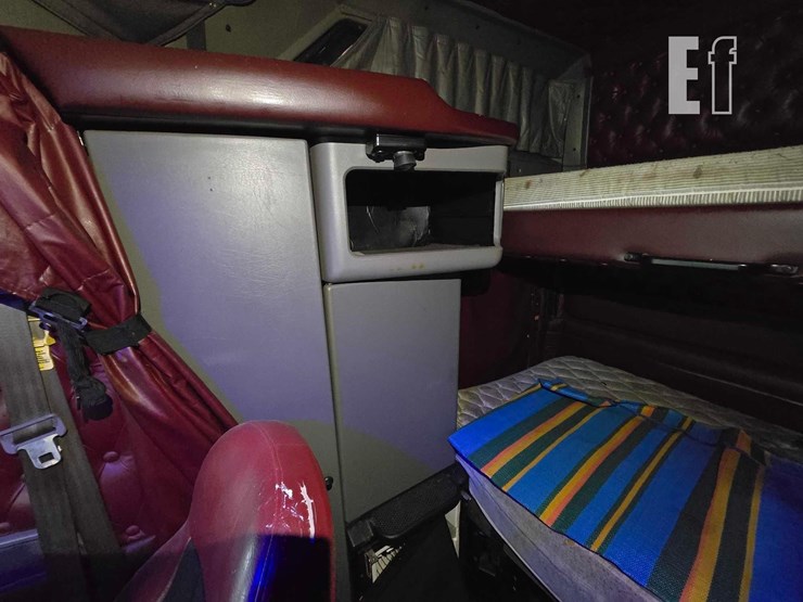 2009-kenworth-t660-image-18