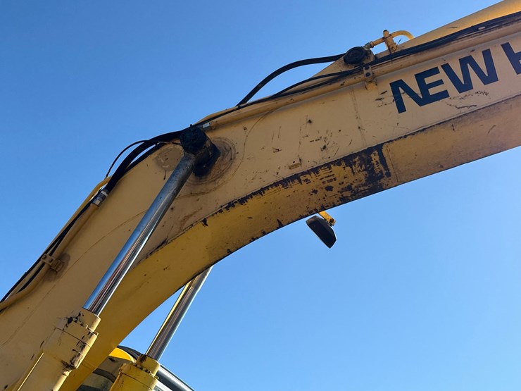 new-holland-eh160-image-22