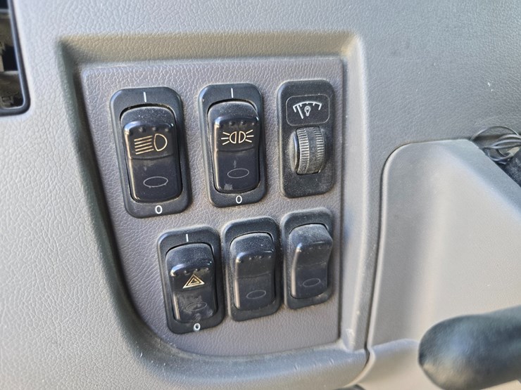 2017-peterbilt-348-image-111