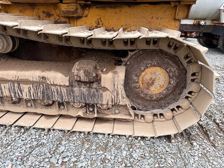 2005-deere-700j-xlt-image-57