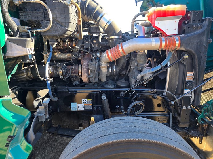 2019-peterbilt-567-image-38