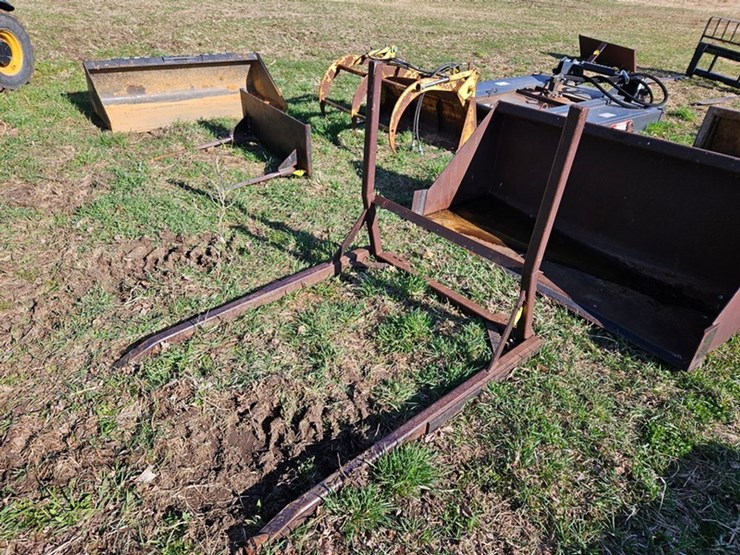 #554-•-round-bale-mover-image-1