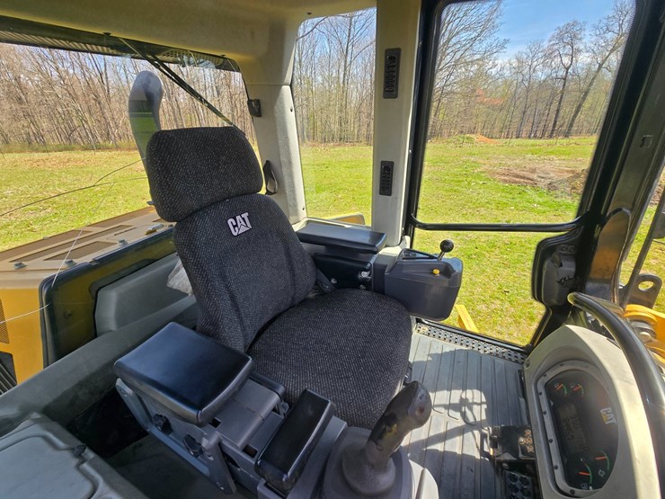 2014-caterpillar-953d-image-49