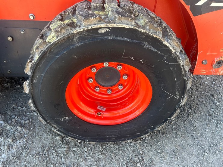 2018-kubota-ssv75-image-49