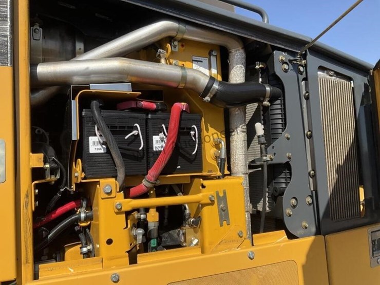 2011-deere-672g-image-18