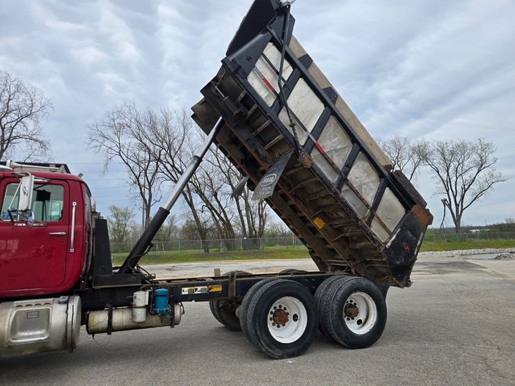 2003-mack-rd688s-image-28