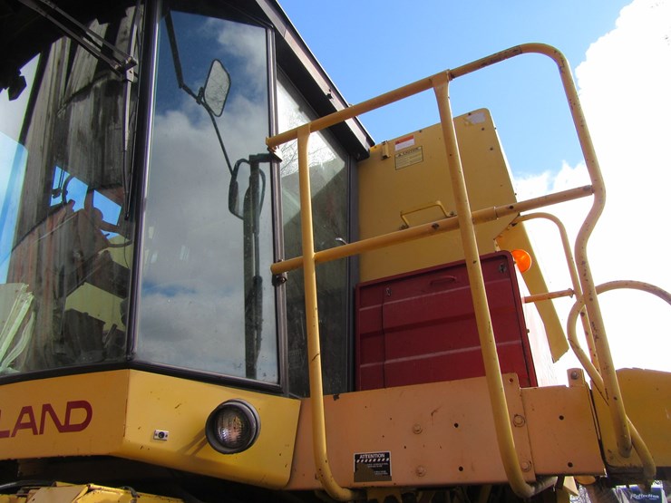 new-holland-tr96-image-6