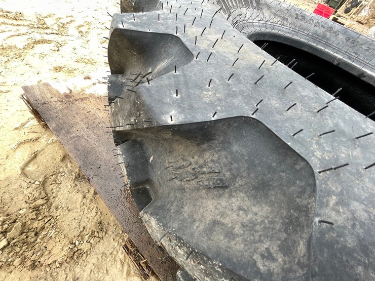 #7543-•-alliance-brand-telehandler-tire-image-15