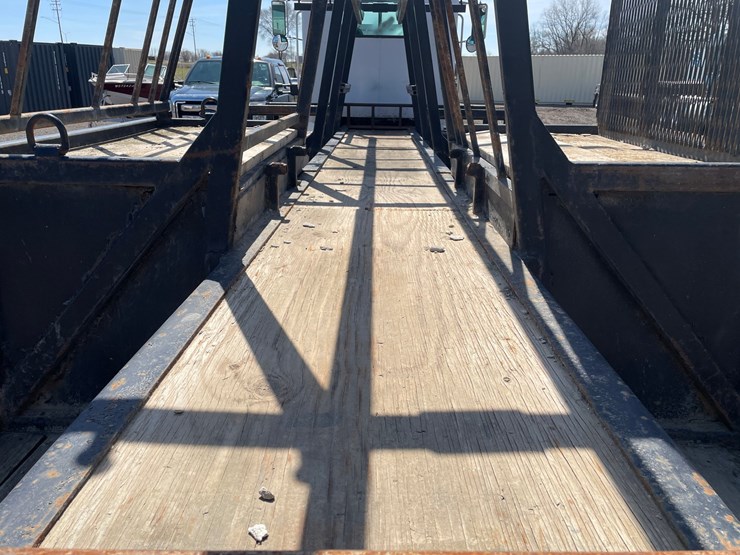 1995-peterbilt-330-image-25