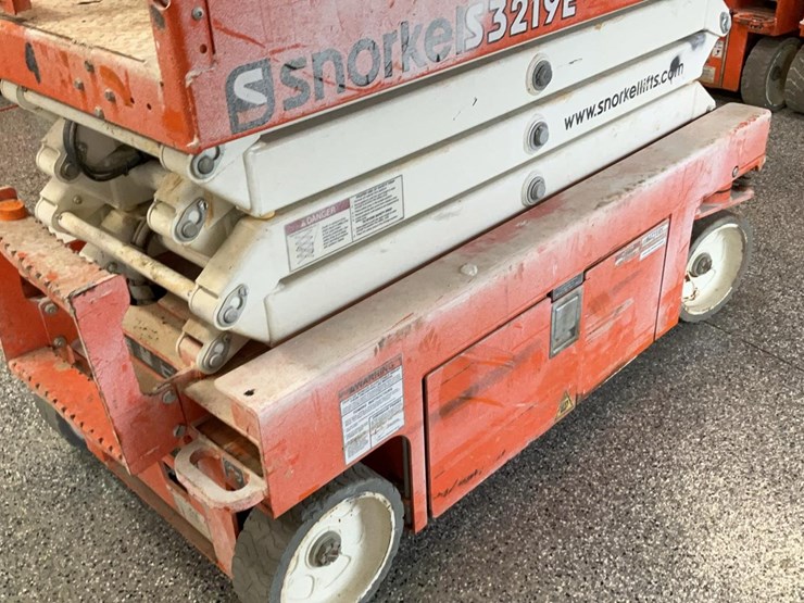 #411-•-2019-snorkel-19'-scissor-lift-image-10