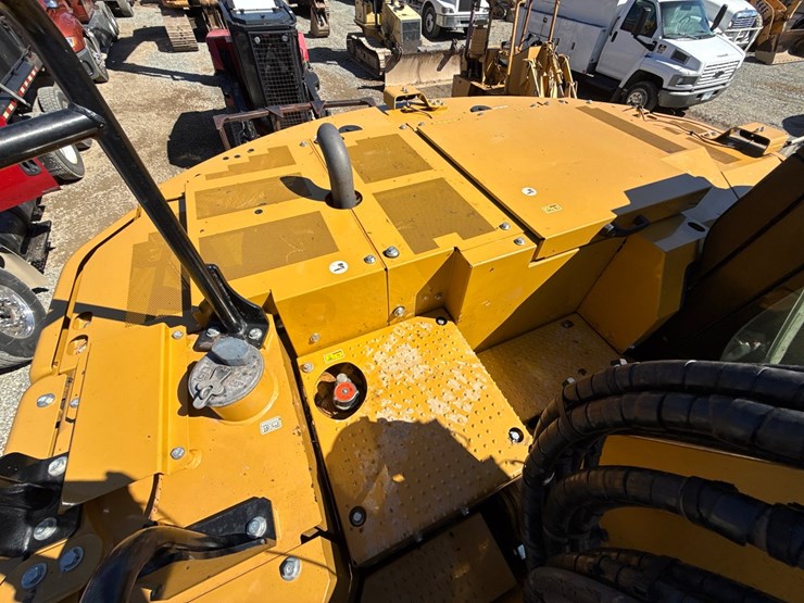 caterpillar-325-image-37