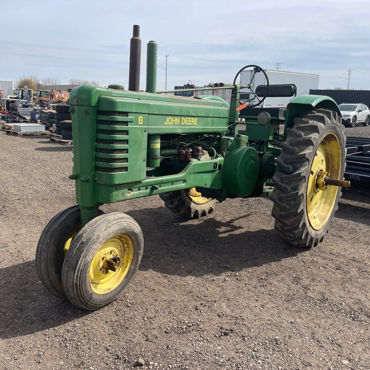 JOHN DEERE B