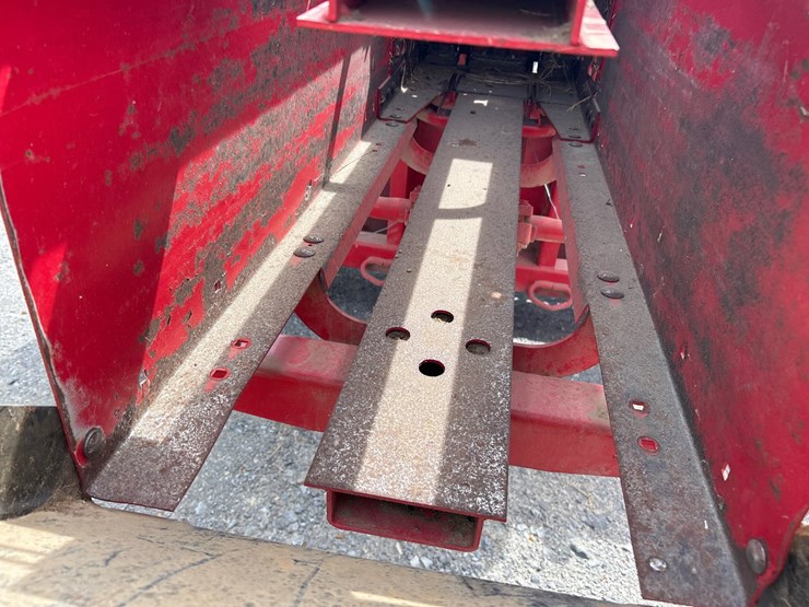 massey-ferguson-1835-image-11