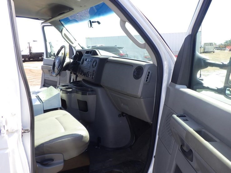 2011-ford-cargo-image-6