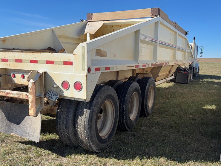 2011-dakota-gravel-trailer-image-17