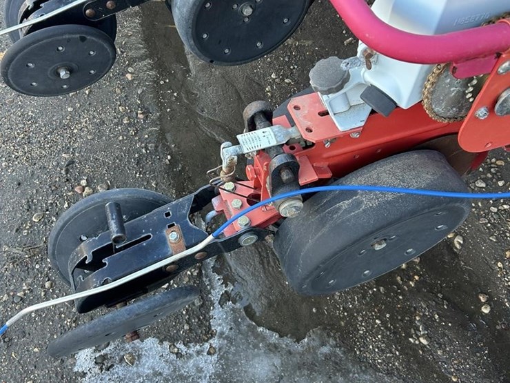 2009-white-8516-image-41