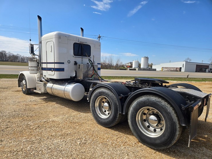 1996-peterbilt-377-image-13