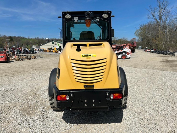 2022-gehl-al750-image-3