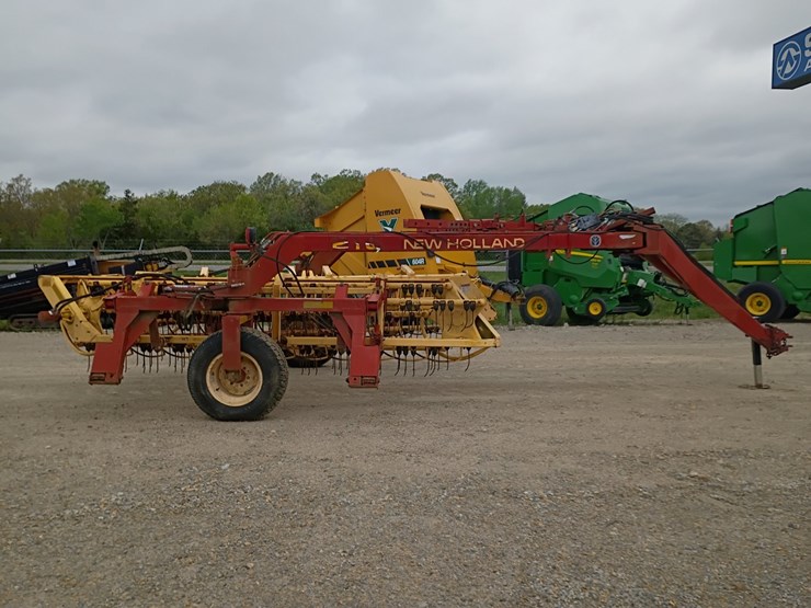 new-holland-216-image-5