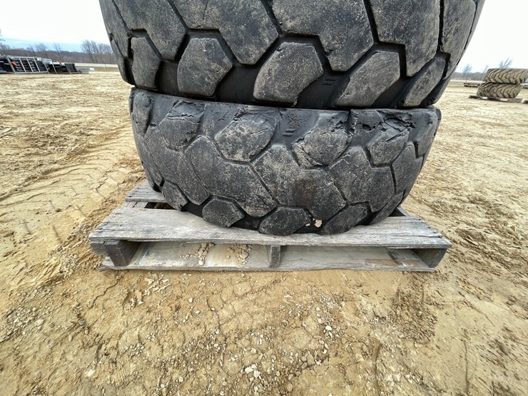 #7539-•-set-of-(4)-firestone-brand-telehandler-tires-on-rims-image-11